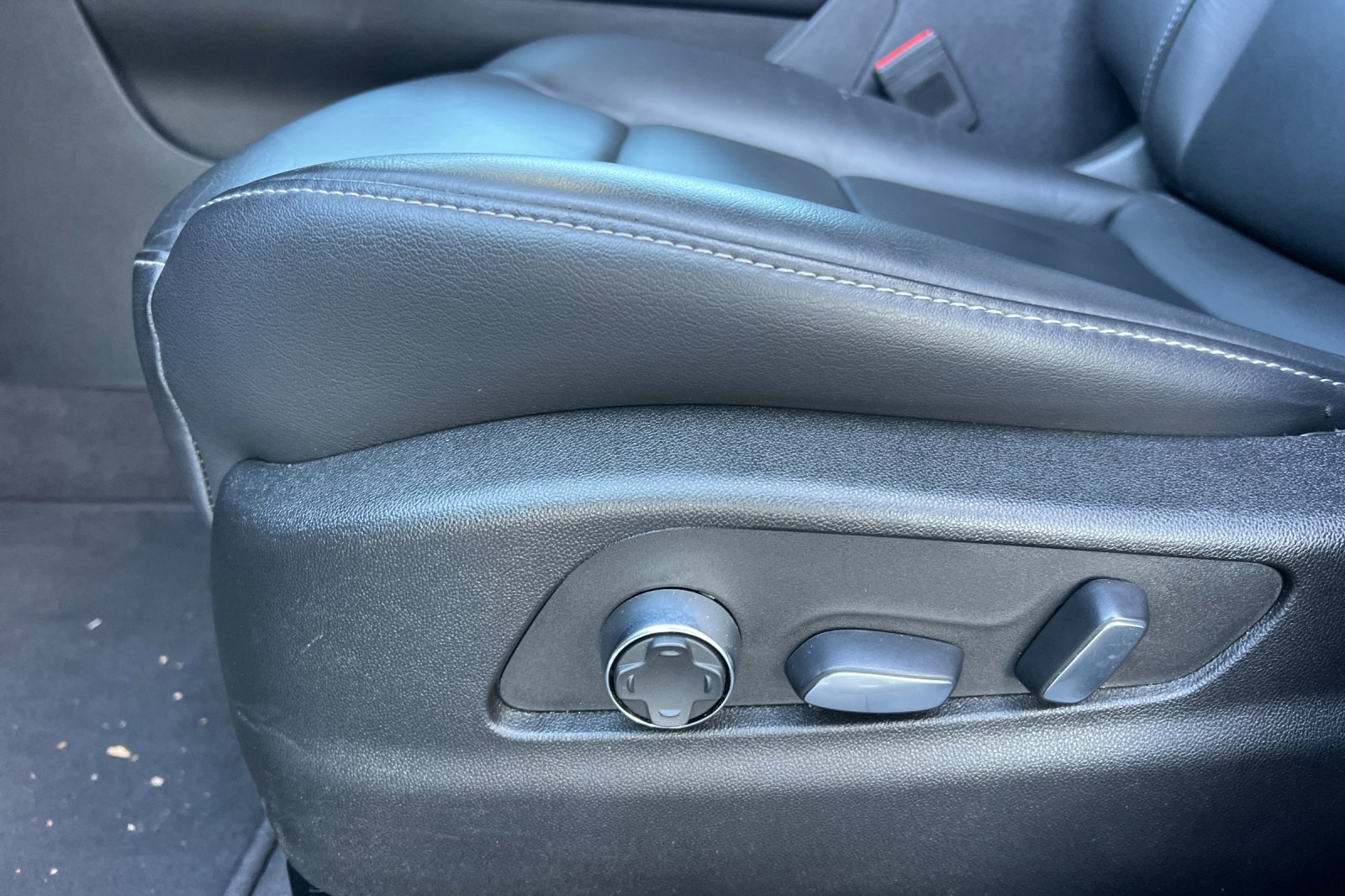 Certified 2024 Cadillac XT4 Premium Luxury image 13