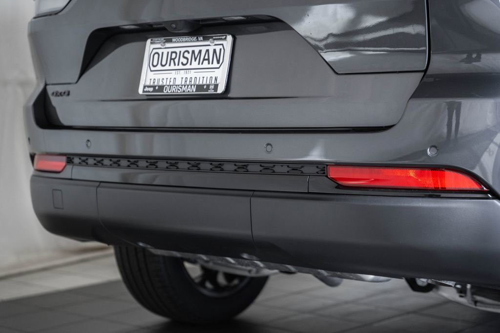 New 2025 Jeep Grand Cherokee Limited image 8