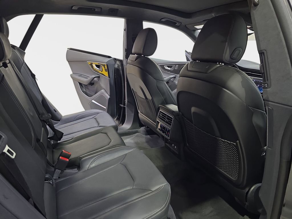 Used 2025 Audi Q8 Prestige w/ Prestige Package image 13