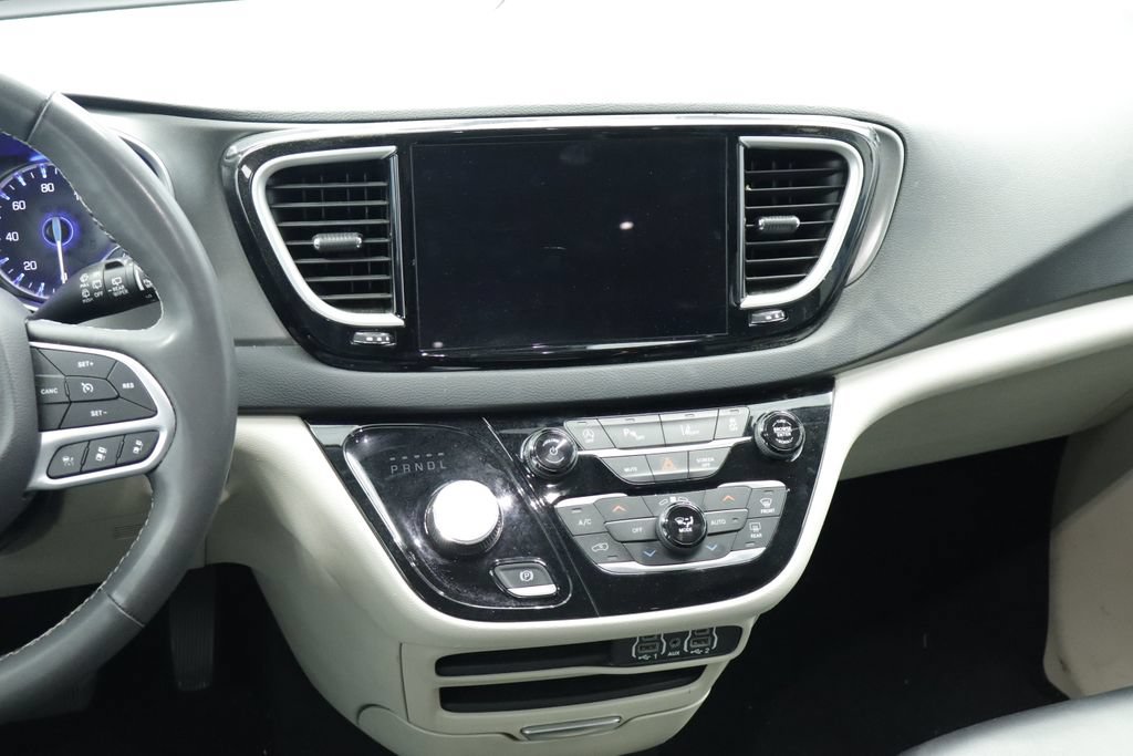 Certified 2023 Chrysler Pacifica Touring-L FWD image 25