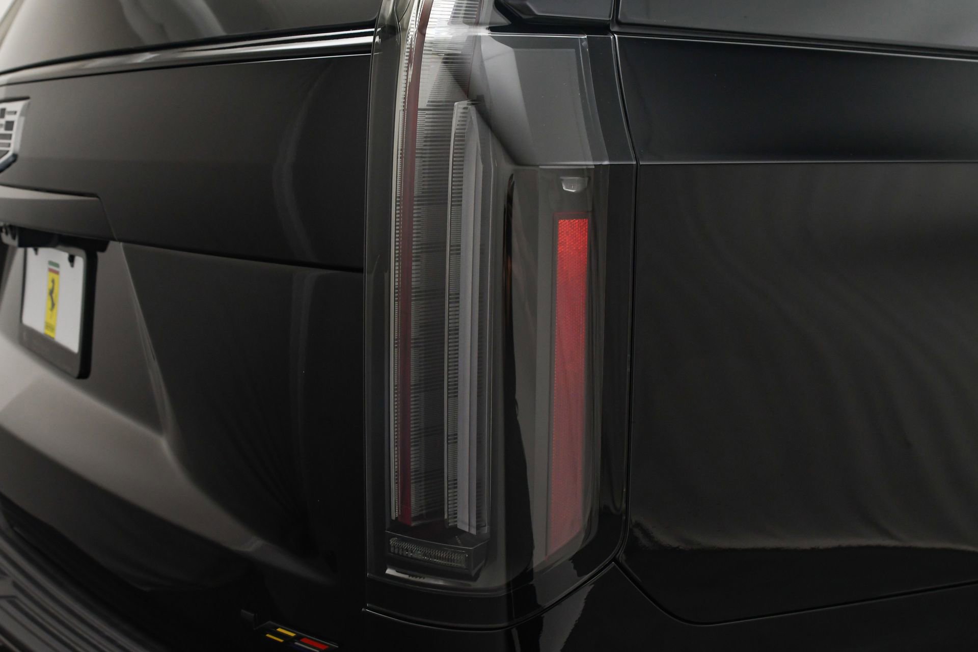 Used 2025 Cadillac Escalade V w/ LPO, ONYX Package image 30