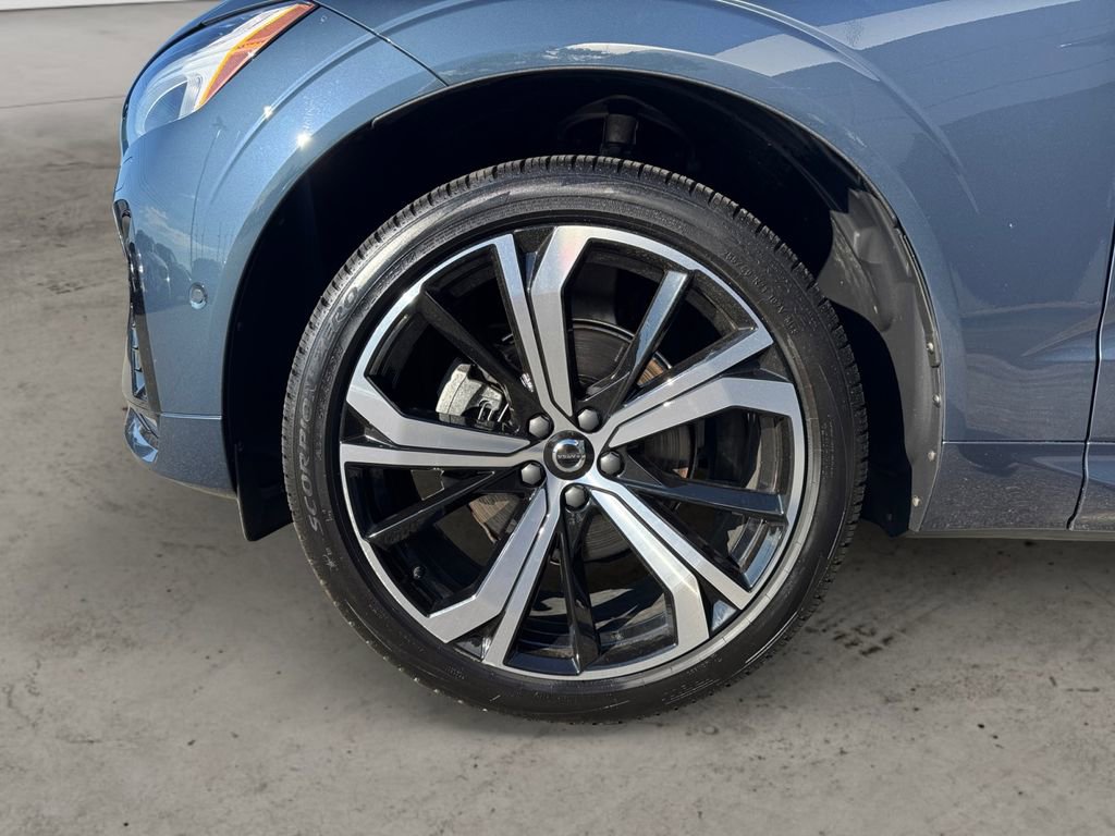 Certified 2024 Volvo XC60 B5 Ultimate w/ Protection Package Premier AWD/4WD image 8