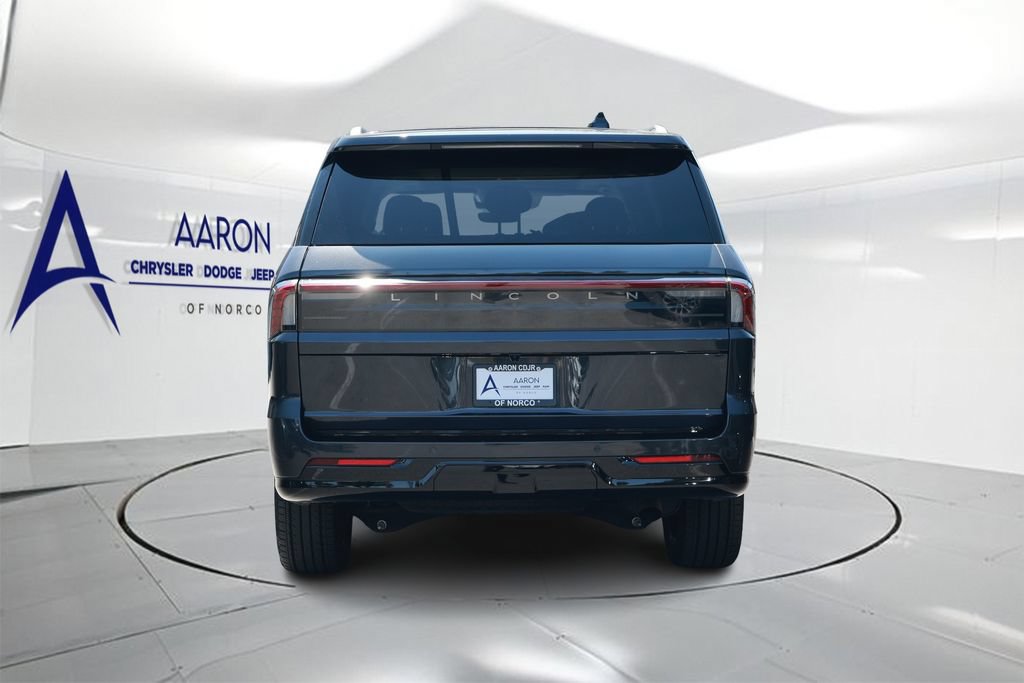 Used 2025 Lincoln Navigator Reserve AWD/4WD image 3