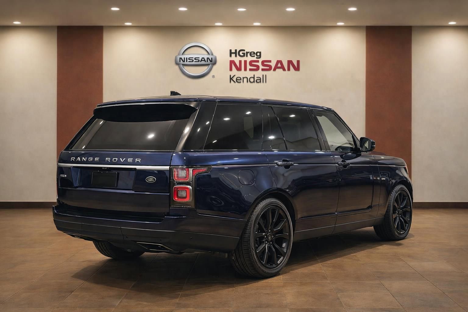 Used 2018 Land Rover Range Rover Supercharged AWD/4WD image 4