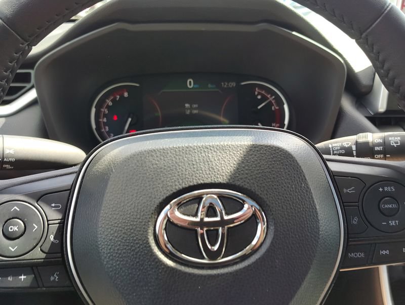 Used 2025 Toyota RAV4 XLE w/ Convenience Package AWD/4WD image 12
