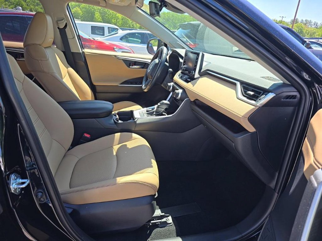 Used 2019 Toyota RAV4 Limited AWD/4WD image 3
