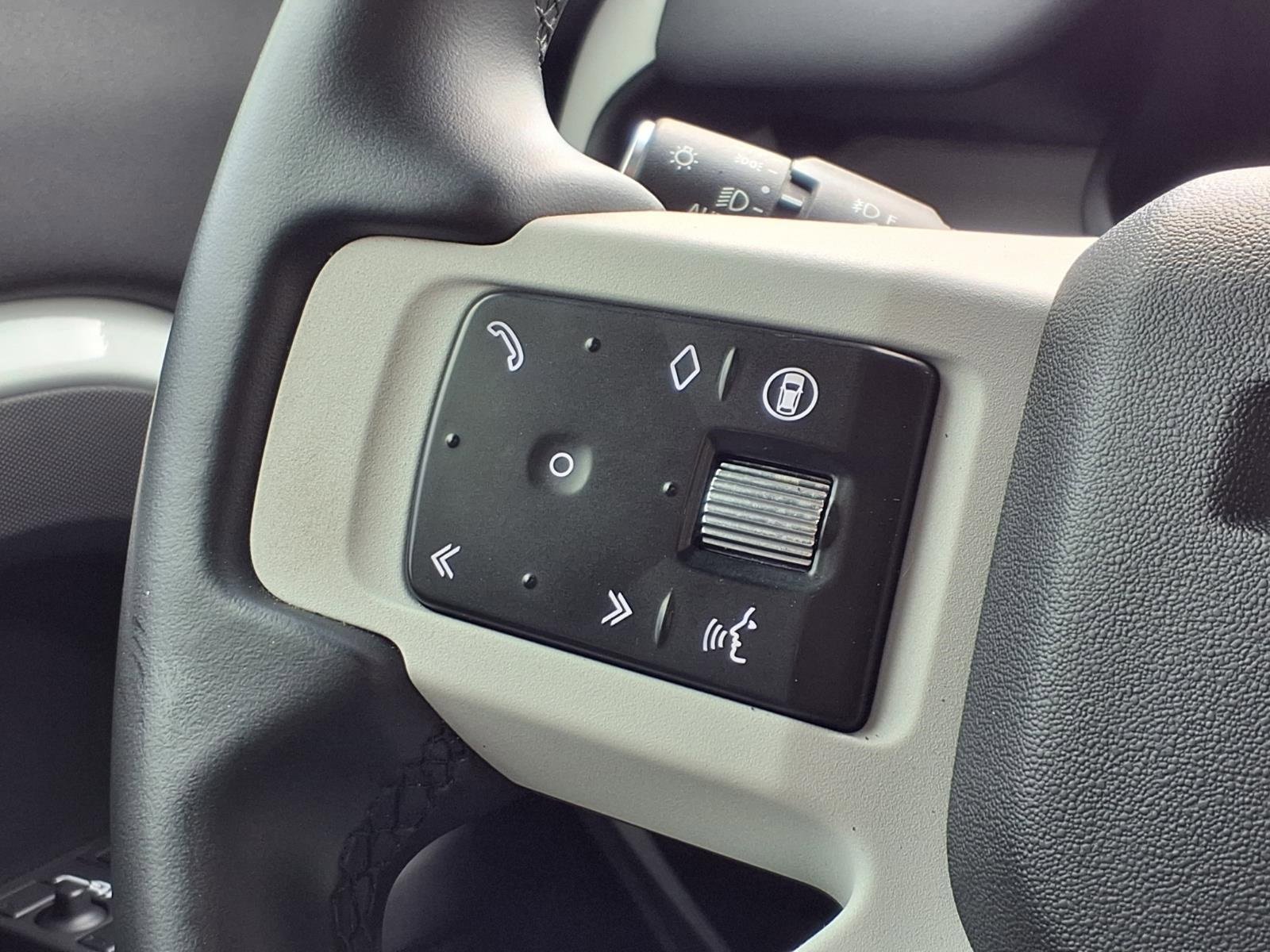 Used 2025 Land Rover Defender 110 S image 23