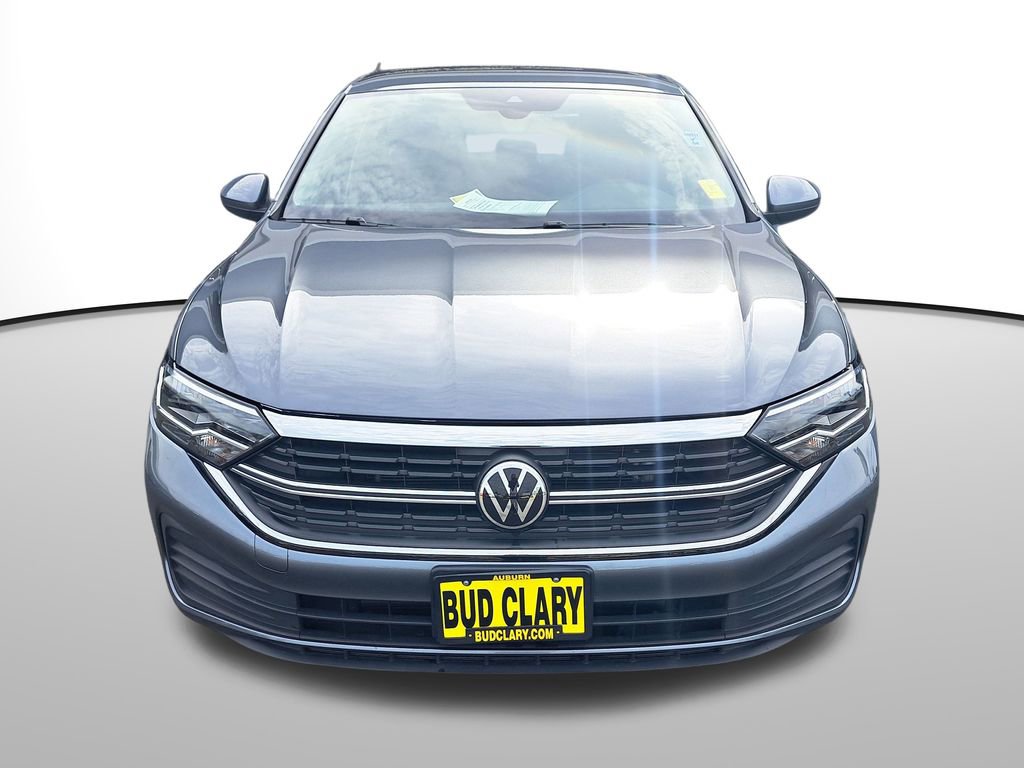 Used 2024 Volkswagen Jetta SE image 2