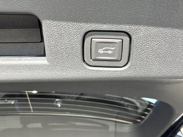 New 2027 Chevrolet Traverse LT w/ Driver Confidence Package FWD image 12