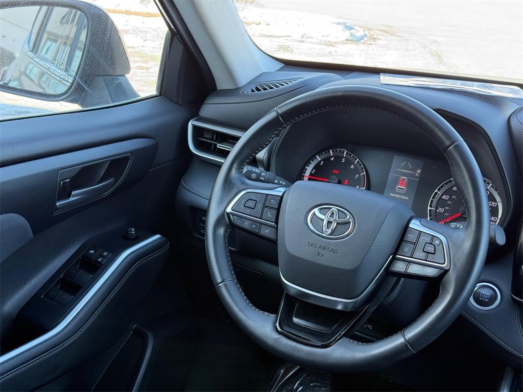 Used 2021 Toyota Highlander LE image 14