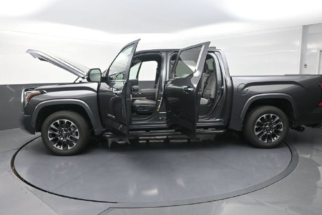 Used 2026 Toyota Tundra Limited AWD/4WD image 42