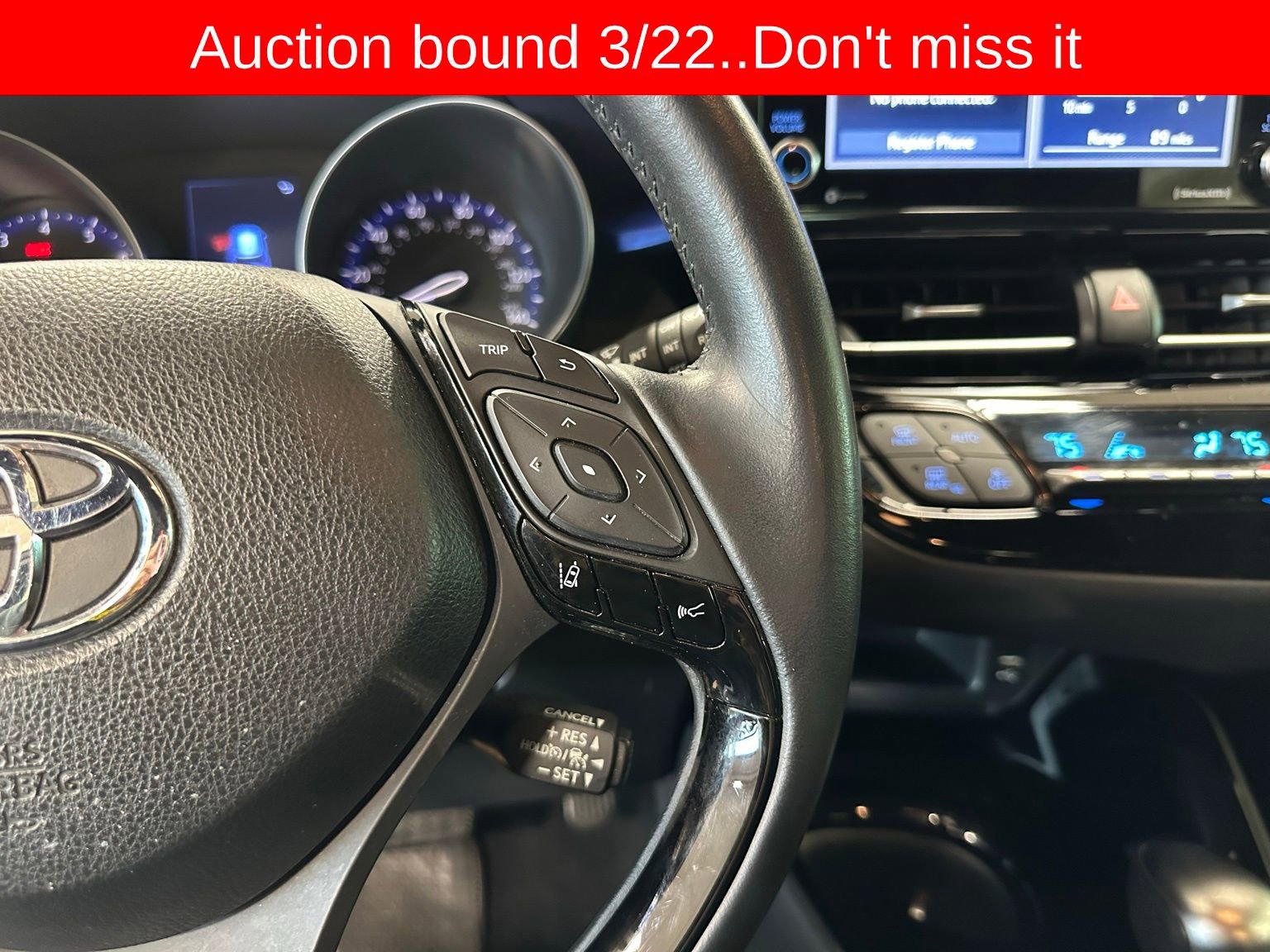 Used 2020 Toyota C-HR XLE image 17