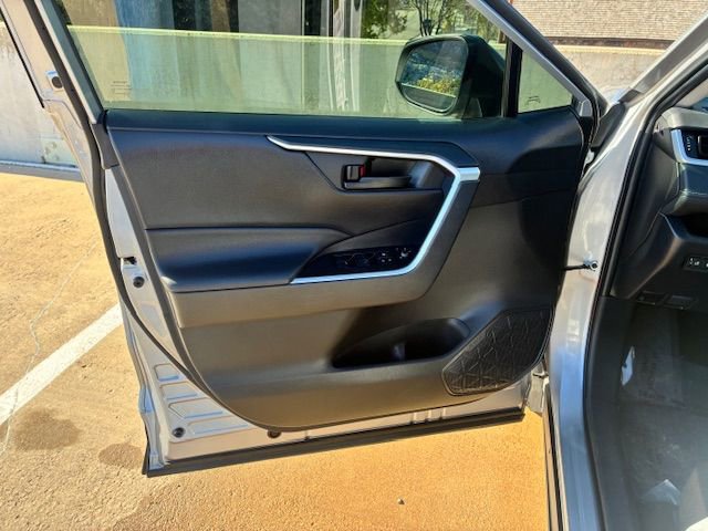 Used 2024 Toyota RAV4 LE AWD/4WD image 10