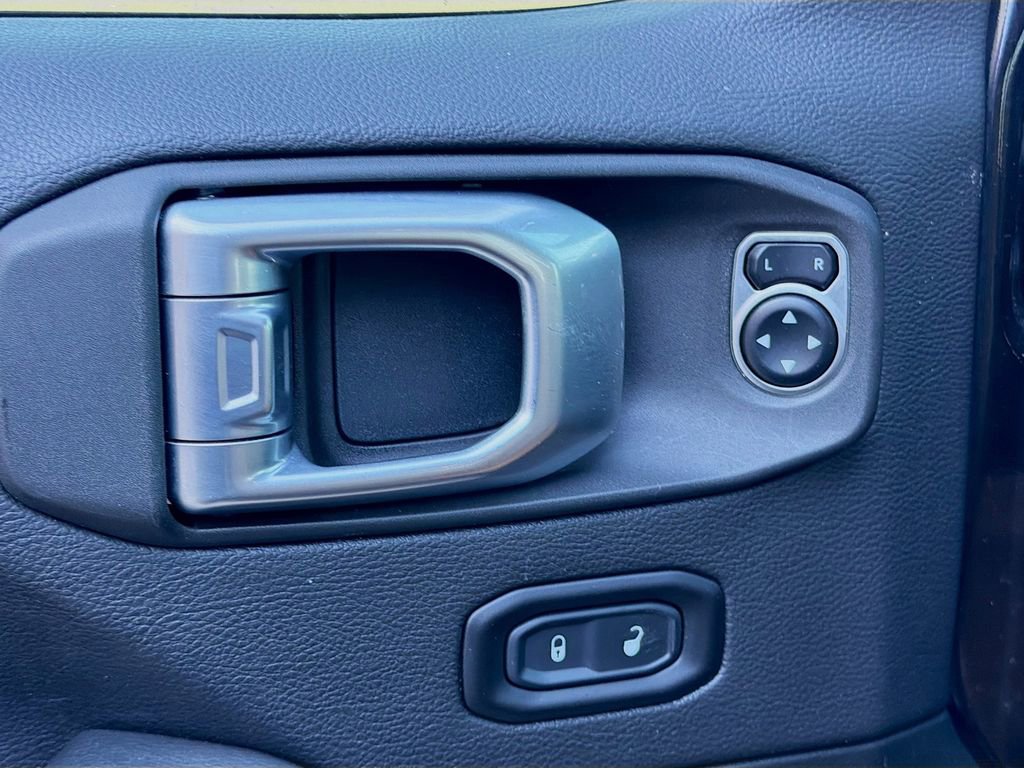 Used 2020 Jeep Wrangler Unlimited Rubicon w/ Dual Top Group image 24