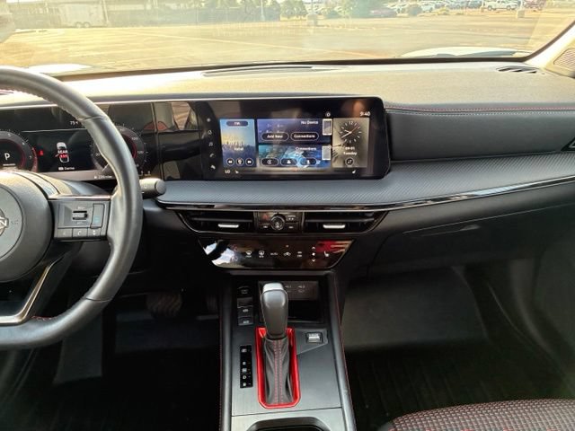 Certified 2025 Nissan Kicks SR w/ SR Premium Package AWD/4WD image 16