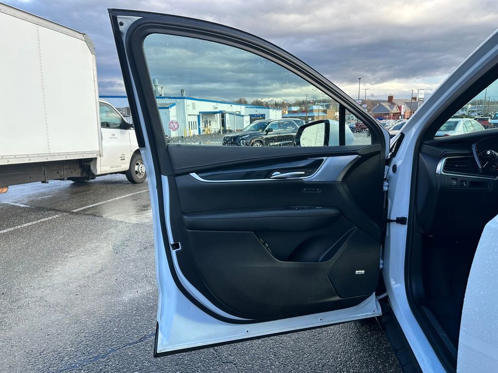 Used 2025 Cadillac XT5 Premium Luxury image 13