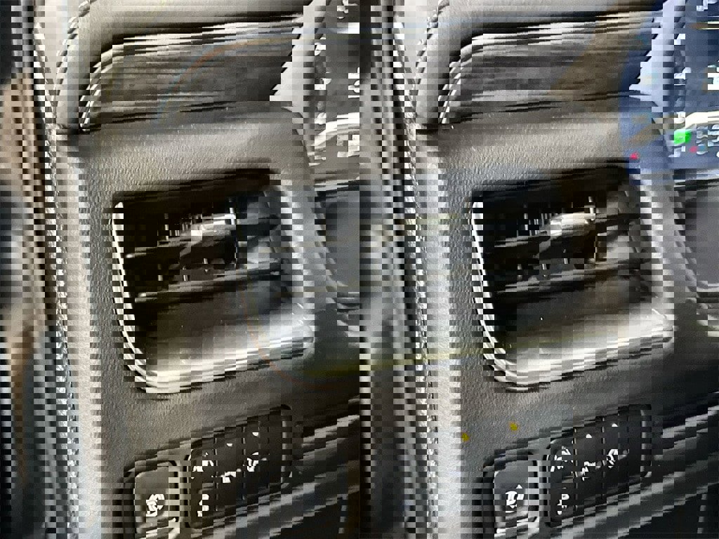 Used 2024 GMC Yukon XL SLT image 15