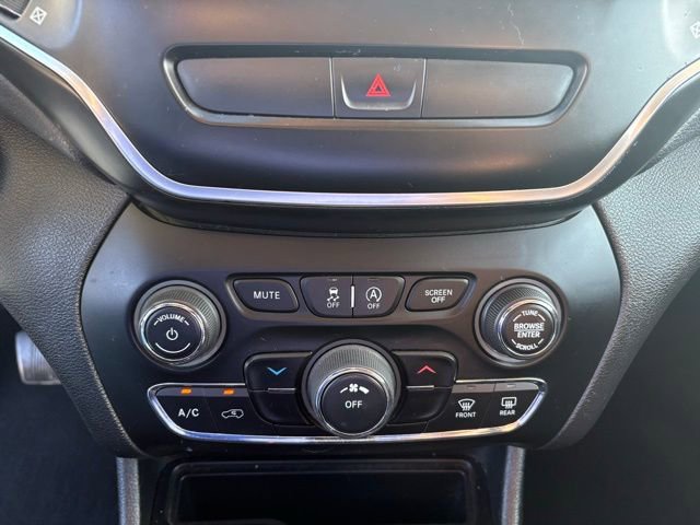 Used 2019 Jeep Cherokee Latitude w/ Popular Appearance Group image 20