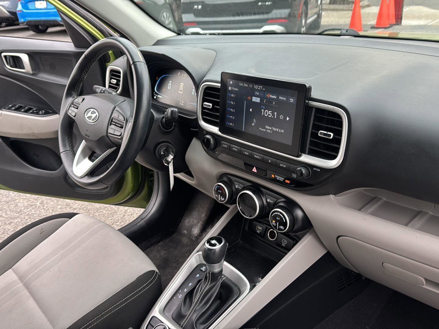 Used 2023 Hyundai Venue SEL w/ Cargo Package image 33