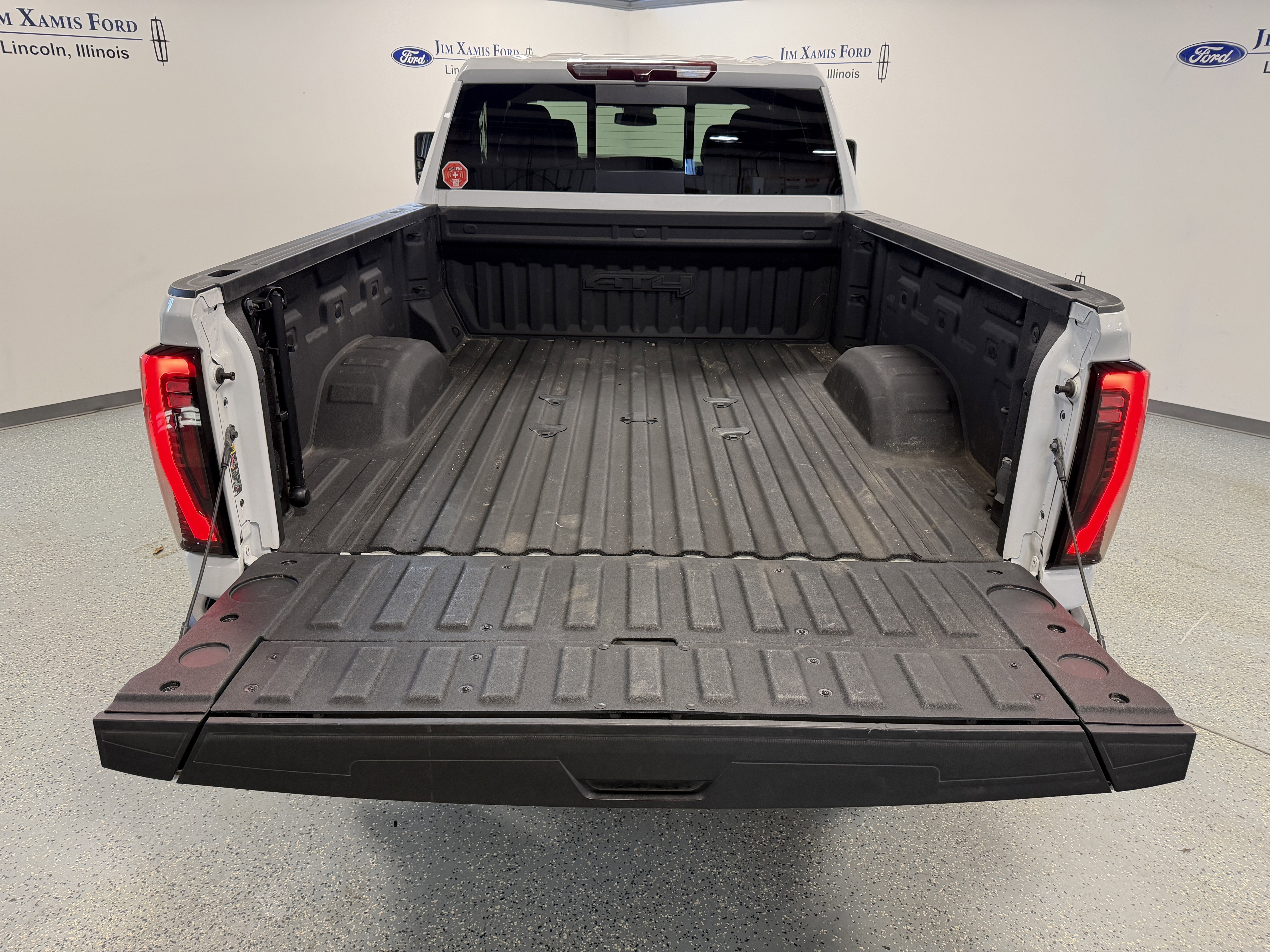Used 2024 GMC Sierra 2500 AT4 w/ AT4 Preferred Package image 30
