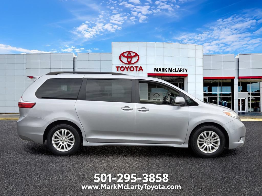 Used 2016 Toyota Sienna XLE w/ XLE Navigation Package FWD image 6