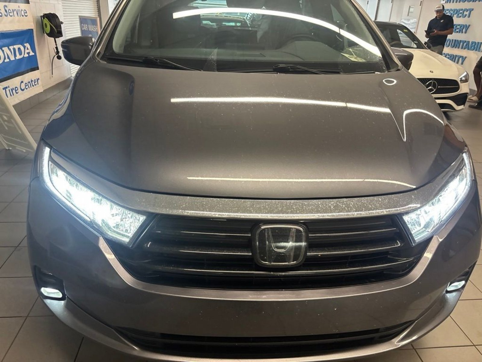 Used 2024 Honda Odyssey EX-L image 4