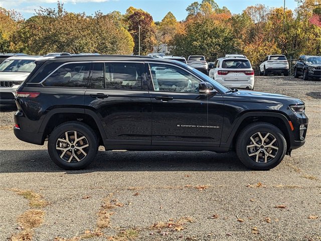 New 2025 Jeep Grand Cherokee Limited image 2