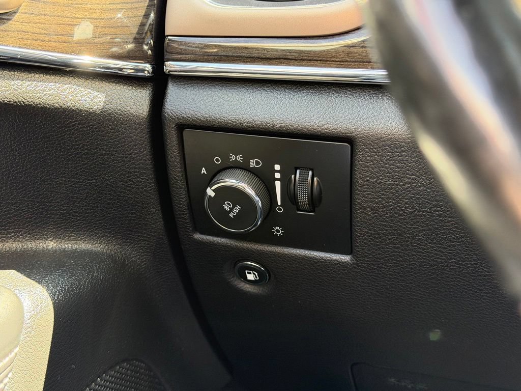 Used 2017 Jeep Grand Cherokee Overland w/ Jeep Active Safety Group AWD/4WD image 18