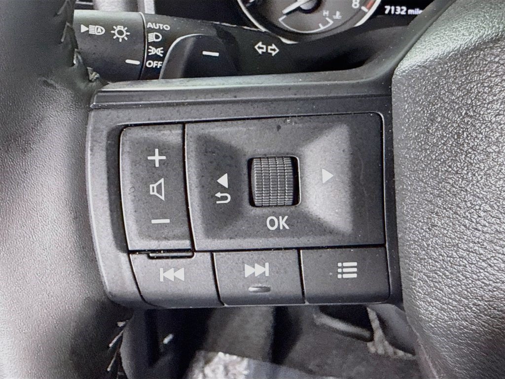 Used 2026 Nissan Rogue SV FWD image 13