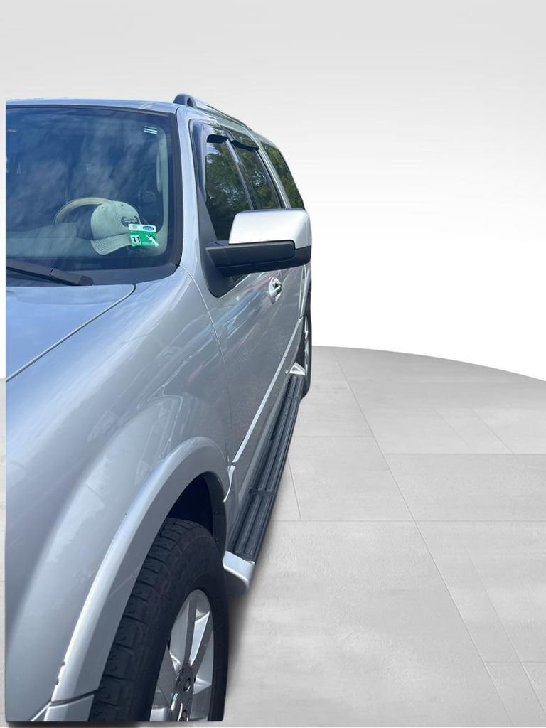 Used 2010 Ford Expedition Limited RWD image 3