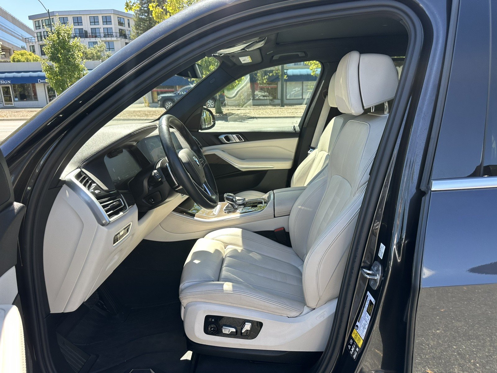 Used 2022 BMW X5 xDrive40i w/ Executive Package AWD/4WD image 17