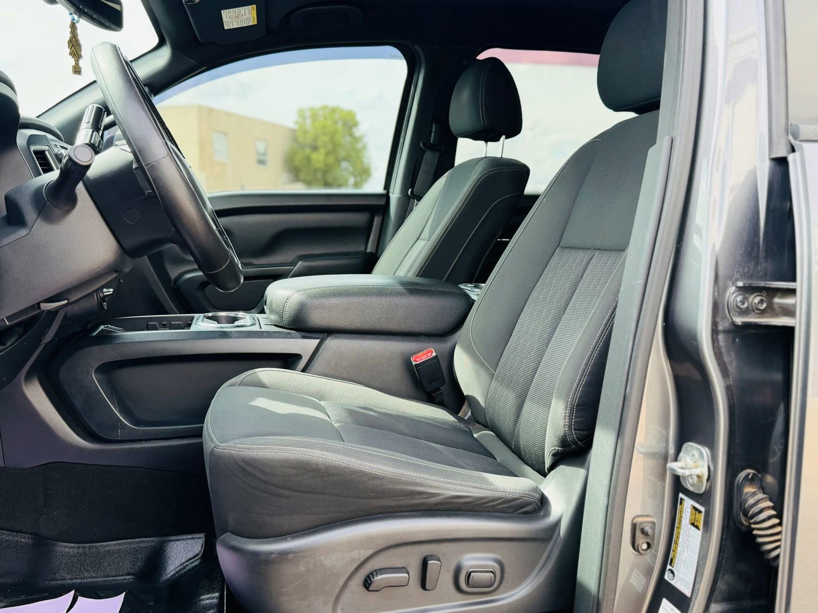 Used 2019 Nissan Titan SV w/ SV Convenience Package AWD/4WD image 13