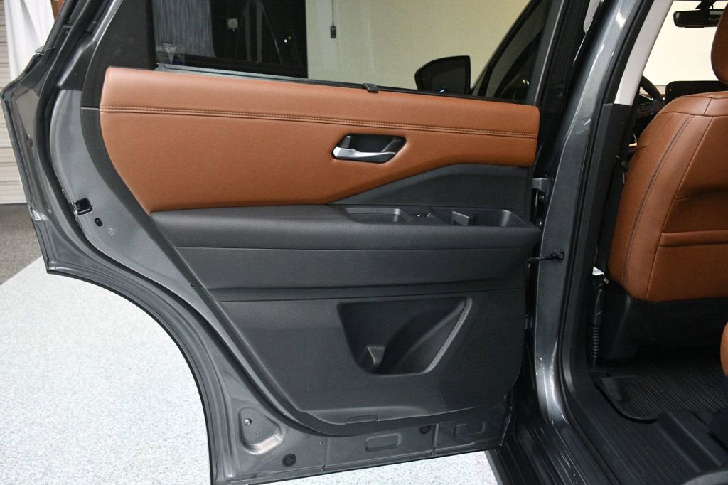 Used 2024 Nissan Pathfinder Platinum FWD image 24