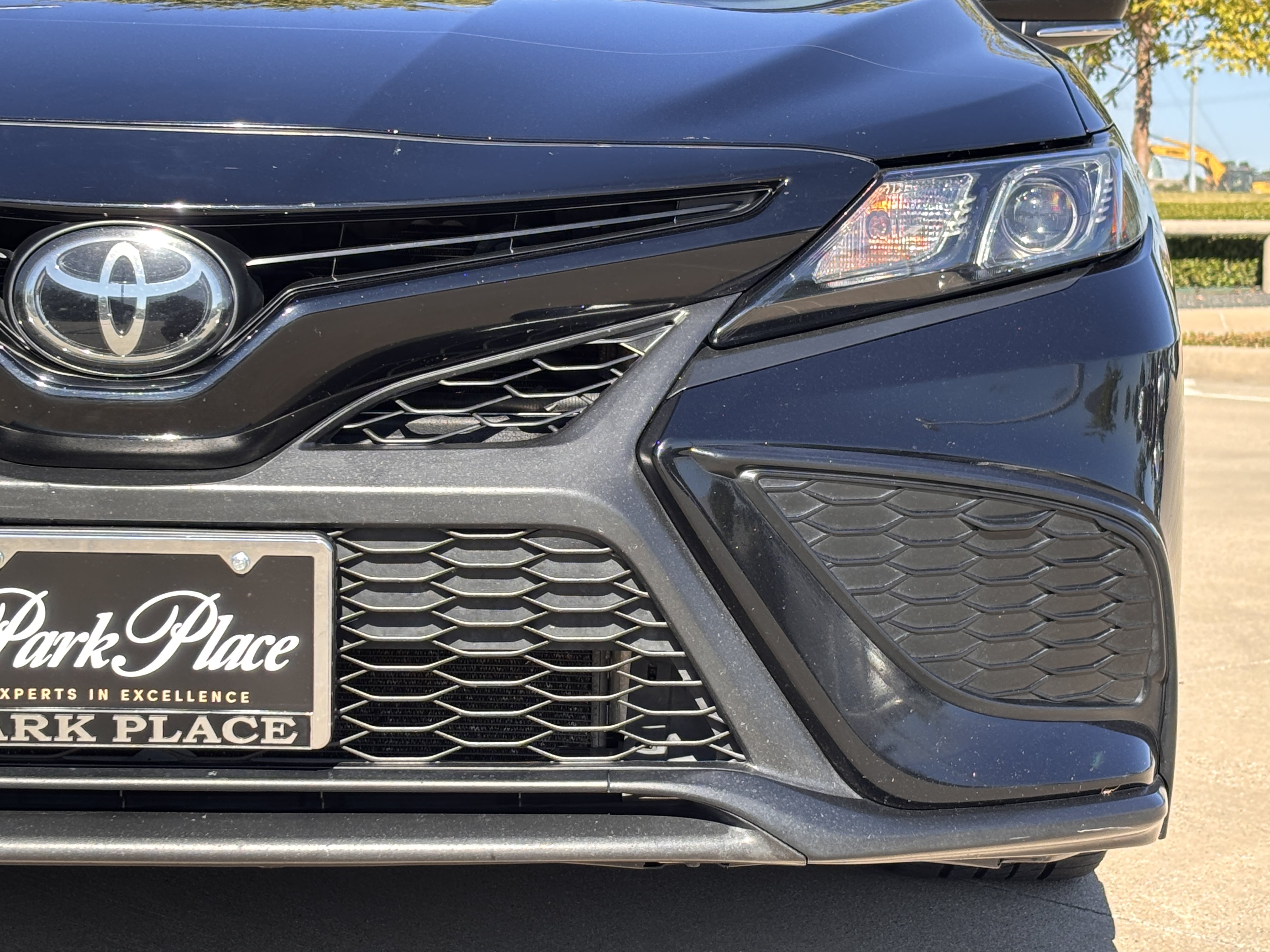 Used 2021 Toyota Camry SE w/ Convenience Package FWD image 10