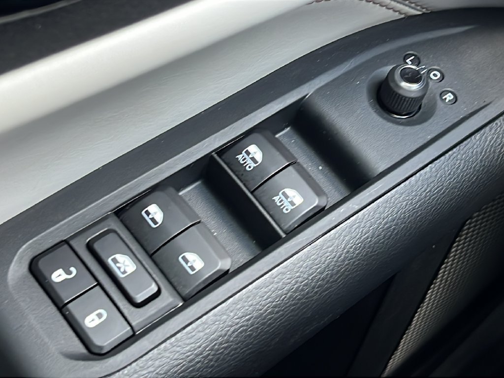 Used 2026 Jeep Compass Limited AWD/4WD image 18