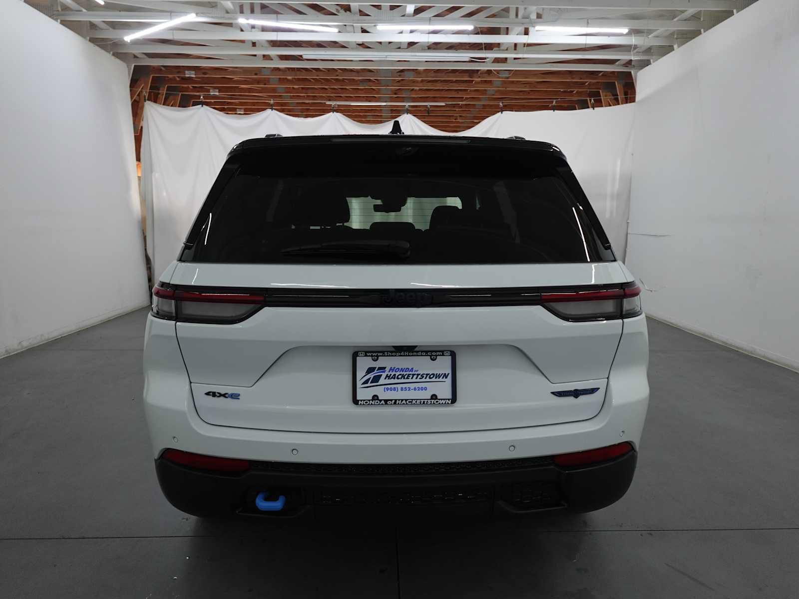 Used 2023 Jeep Grand Cherokee Trailhawk w/ Luxury Tech Group III AWD/4WD image 6