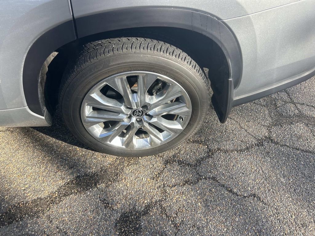 Used 2022 Toyota Highlander Limited image 12