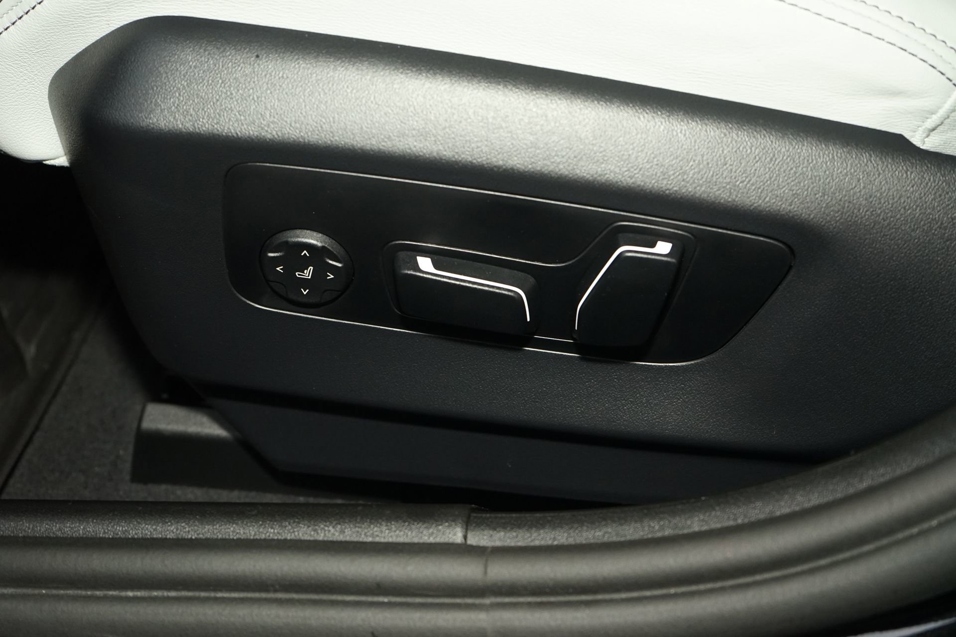 Used 2026 BMW M5 w/ Carbon Package image 33