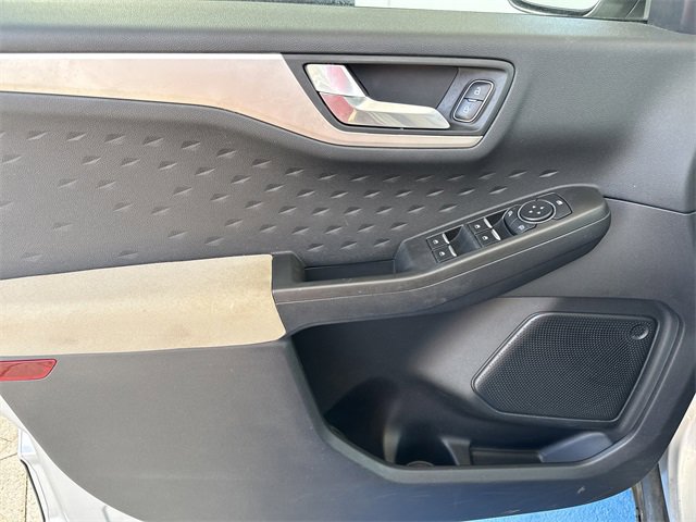 Used 2020 Ford Escape SE image 18