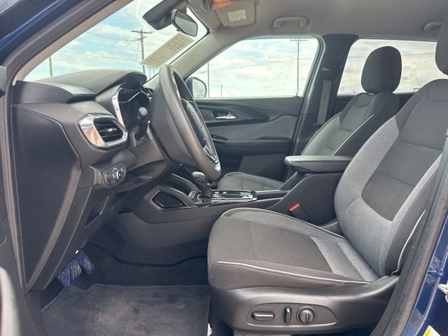 Used 2022 Chevrolet TrailBlazer LT w/ Driver Confidence Package AWD/4WD image 2