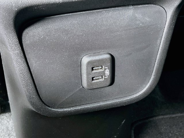 Used 2023 GMC Terrain SLE FWD image 32