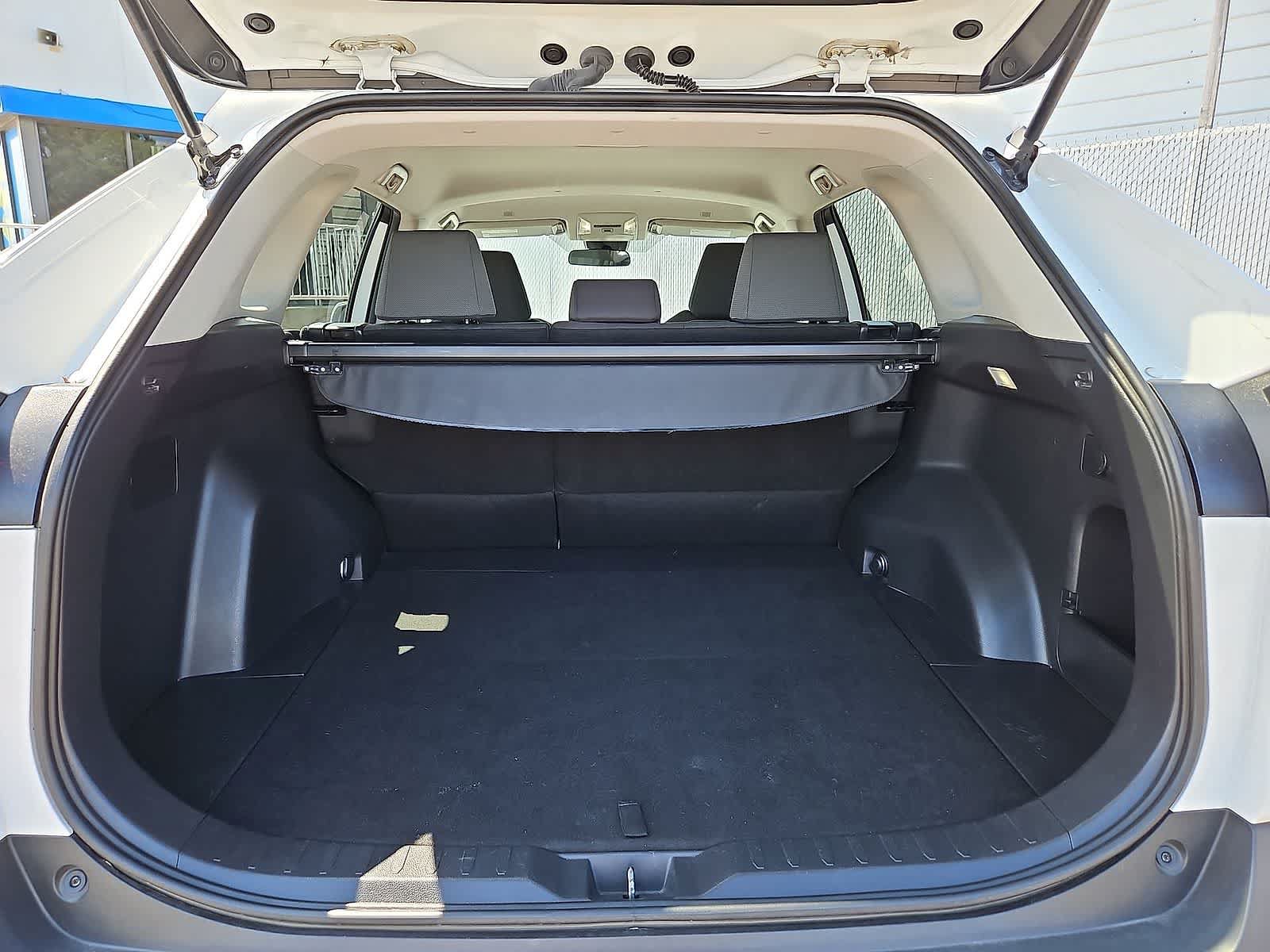 Used 2024 Toyota RAV4 XLE FWD image 30