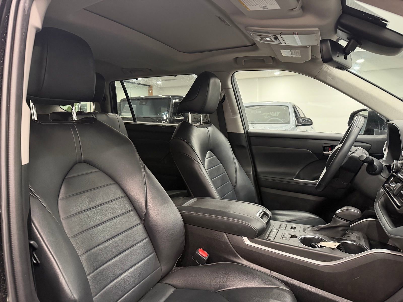 Used 2022 Toyota Highlander XLE image 8