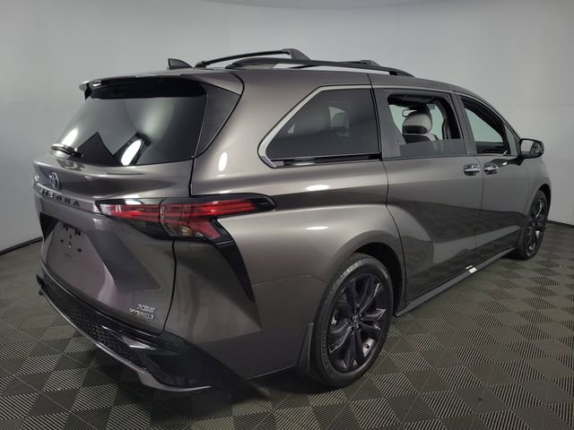 Used 2022 Toyota Sienna XSE image 8