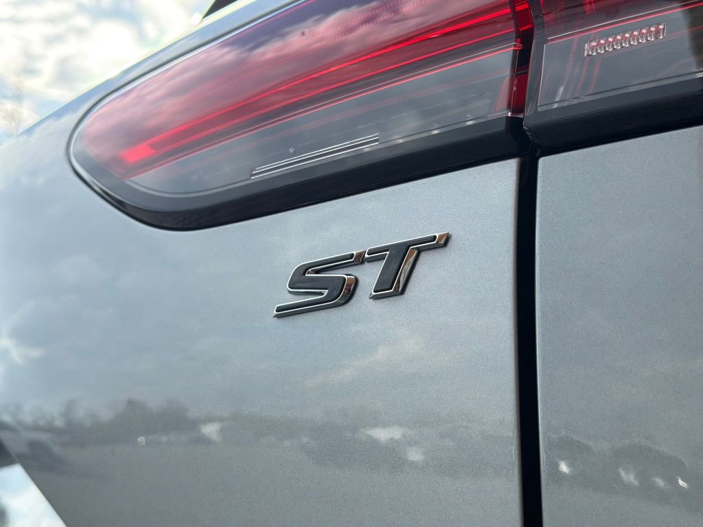 Used 2023 Buick Envision Preferred w/ Sport Touring Package image 17