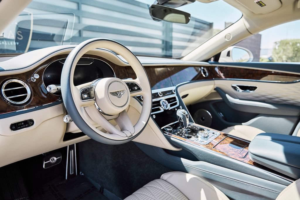 Used 2022 Bentley Flying Spur W12 AWD/4WD image 2
