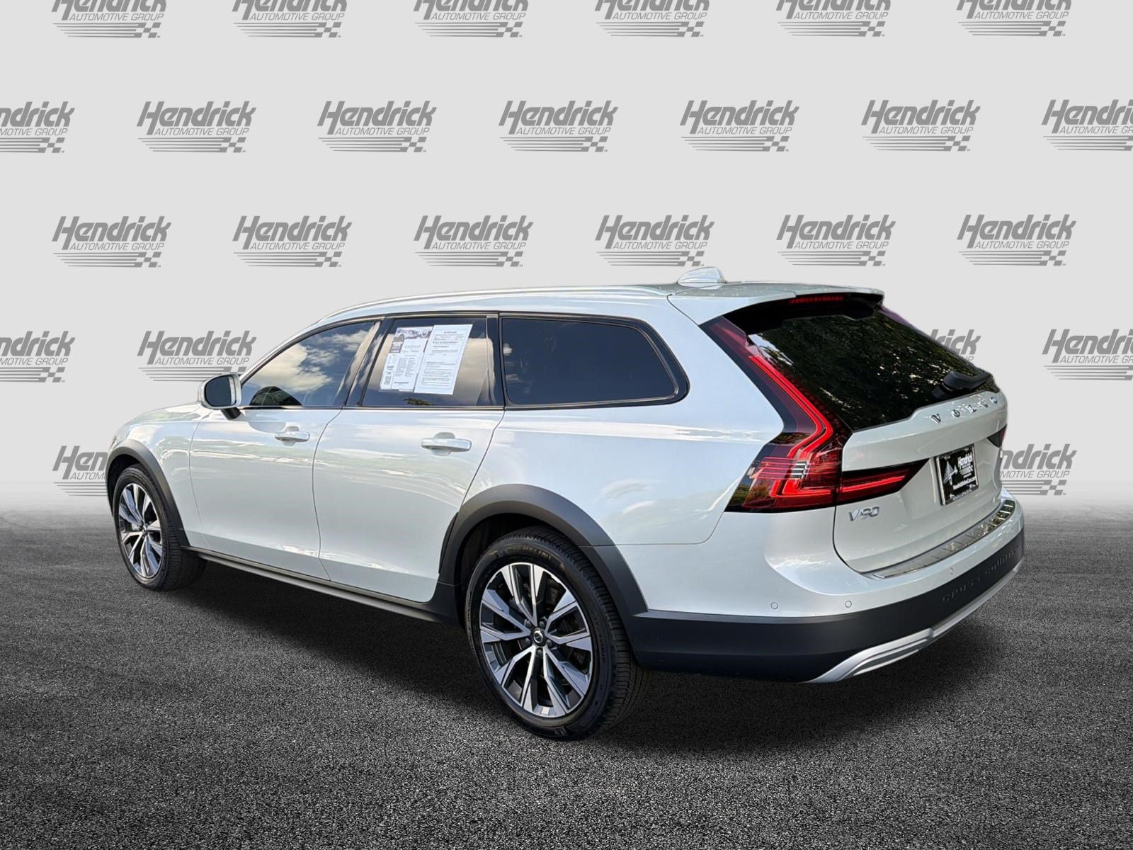 Used 2021 Volvo V90 T6 Cross Country AWD/4WD image 8