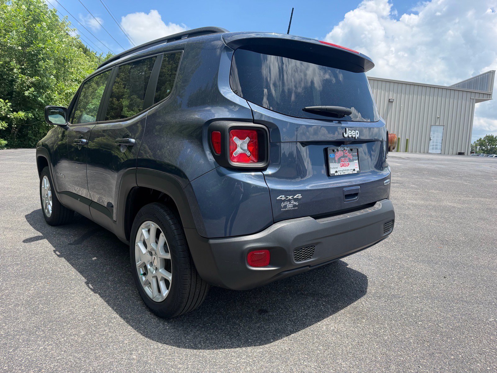 Used 2022 Jeep Renegade Latitude AWD/4WD image 14
