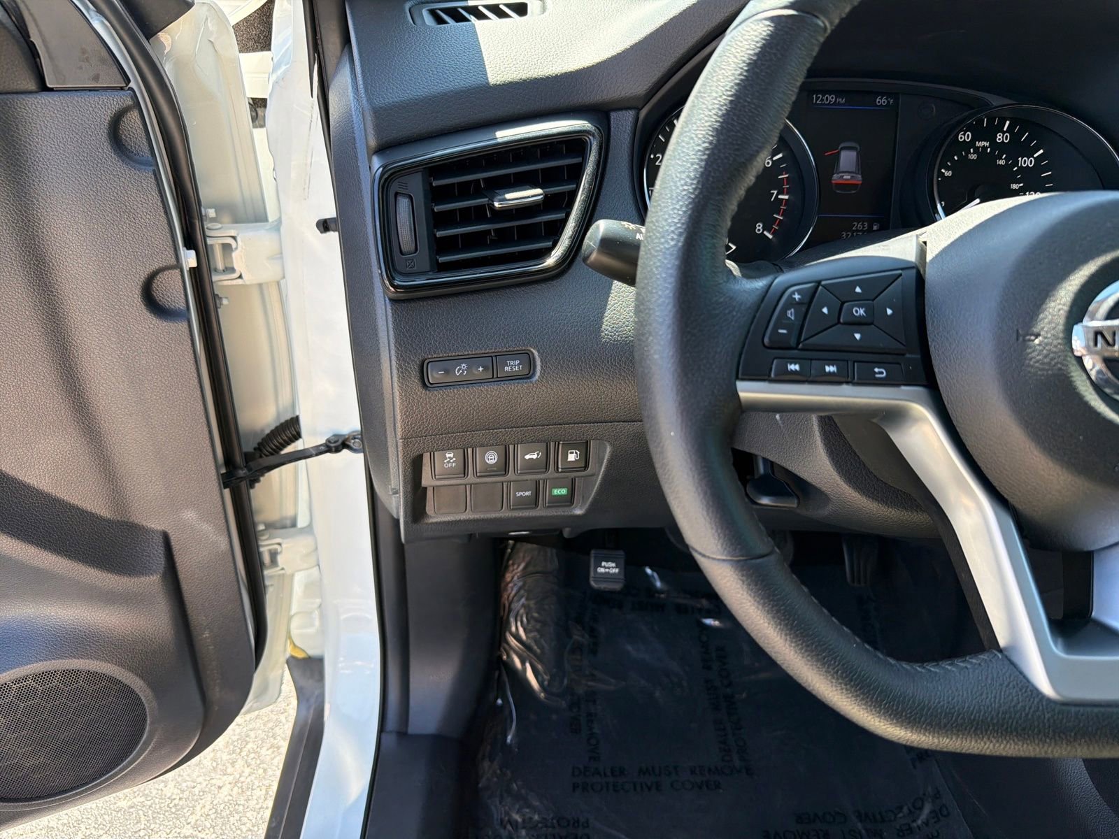 Used 2019 Nissan Rogue SV image 15