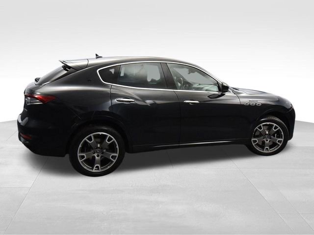Used 2023 Maserati Levante Modena image 6